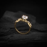 Anillo de compromiso con moissanita de 1.5ct corte brillante con certificado GRA y cristales laterales elaborado en oro amarillo de 14k