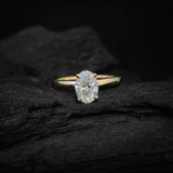 Anillo de compromiso con diamante de laboratorio de 1.0ct corte oval con certificado IGI elaborado en oro amarillo de 14k