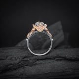 Anillo de compromiso con diamante natural de 1.0ct corte brillante con certificación GIA y 2 diamantes naturales laterales elaborado en oro blanco y rosa de 14k