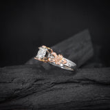Anillo de compromiso con diamante natural de 1.0ct corte brillante con certificación GIA y 2 diamantes naturales laterales elaborado en oro blanco y rosa de 14k