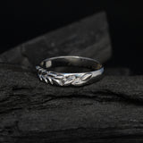 Argolla de matrimonio maciza de 4mm elaborada en oro blanco de 14k