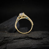 Anillo de compromiso con diamante de laboratorio de 1.0ct corte oval con certificado IGI y 22 cristales laterales elaborado en oro amarillo de 14k