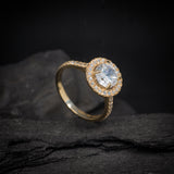 Anillo de compromiso con diamante natural de 1.0ct corte brillante con certificación GIA y 37 cristales laterales elaborado en oro amarillo de 14k