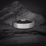 Par de argollas de matrimonio macizas de 2mm y 4mm elaboradas en oro blanco de 14k