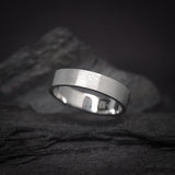 Par de argollas de matrimonio macizas de 2mm y 4mm elaboradas en oro blanco de 14k