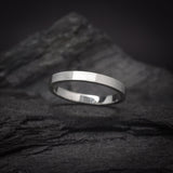 Par de argollas de matrimonio macizas de 2mm y 4mm elaboradas en oro blanco de 18k