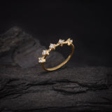 Media churumbela con cristales elaborada en oro amarillo de 18k