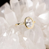 Anillo de compromiso con diamante de laboratorio central de 2.0ct corte oval con certificado IGI elaborado en oro amarillo 14k