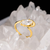 Anillo de compromiso con diamante de laboratorio central de 2.0ct corte marquise con certificado IGI elaborado en oro amarillo 14k