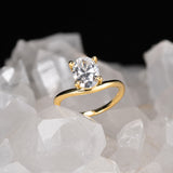 Anillo de compromiso con diamante de laboratorio central de 1.5ct corte oval con certificado IGI elaborado en oro amarillo 14k