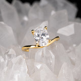 Anillo de compromiso con diamante de laboratorio central de 1.5ct corte oval con certificado IGI elaborado en oro amarillo 14k