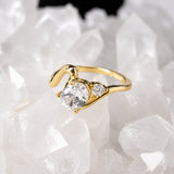 Anillo de compromiso con diamante natural de 1.0ct corte oval con certificación GIA y 1 diamante natural lateral elaborado en oro amarillo de 14k