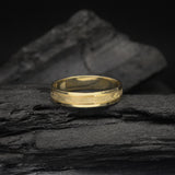 Par de argollas de matrimonio macizas de 4.5mm y 3.5mm con incrustación de 25 diamantes naturales (tres cuartos de pieza) elaboradas en oro amarillo de 18k