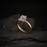 Anillo de compromiso con diamante de laboratorio de 1.0ct corte esmeralda con certificado IGI elaborado en oro amarillo de 14k