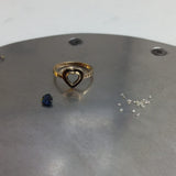 Anillo de compromiso con zafiro natural de .50ct corte corazón y 25 diamantes naturales laterales elaborado en oro amarillo de 14k
