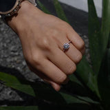 Anillo de compromiso con diamante de laboratorio central de 1.0ct corte brillante con certificado IGI y 32 diamantes naturales laterales en oro rosa de 14k