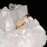 Anillo de compromiso con diamante de laboratorio de .50ct corte marquise con certificado IGI elaborado en oro amarillo de 14k