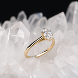 Anillo de compromiso con diamante natural de 1.0ct corte oval con certificación GIA elaborado en oro amarillo de 14k