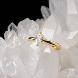 Anillo de compromiso con diamante de laboratorio de .50ct corte marquise con certificado IGI elaborado en oro amarillo de 14k