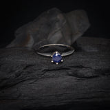 Anillo de compromiso con zafiro natural de .50ct corte brillante elaborado en plata .925