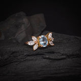 Anillo de compromiso con topacio natural corte oval y 6 diamantes naturales laterales elaborado en oro rosa de 14k