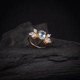 Anillo de compromiso con topacio natural corte oval y 6 diamantes naturales laterales elaborado en oro rosa de 14k