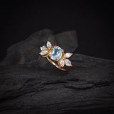 Anillo de compromiso con topacio natural corte oval y 6 diamantes naturales laterales elaborado en oro rosa de 14k