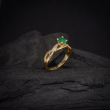 Anillo de compromiso con esmeralda natural AAA de .50ct corte brillante y 8 diamantes naturales elaborado oro amarillo de 14k