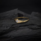 Anillo de compromiso con diamante natural central de .30ct corte brillante con certificado IGI y 2 diamantes naturales laterales elaborado en oro amarillo de 14k