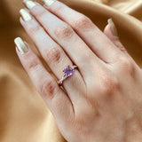 Anillo de compromiso con amatista natural de 1.0ct corte brillante y 18 diamantes naturales laterales elaborado en oro rosa de 14k