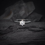 Anillo de compromiso con moissanita de .50ct con certificado GRA elaborado en plata .925