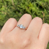 Anillo de compromiso con diamante natural central de .50ct corte oval con certificación GIA y 6 diamantes naturales laterales realizado en oro amarillo de 14k