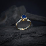 Anillo de compromiso con zafiro natural de 1.0ct corte brillante elaborado en oro amarillo y blanco de 14k