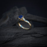 Anillo de compromiso con zafiro natural de 1.0ct corte brillante elaborado en oro amarillo y blanco de 14k