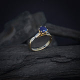 Anillo de compromiso con zafiro natural de 1.0ct corte brillante elaborado en oro amarillo y blanco de 14k