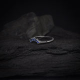 Media churumbela con zafiros naturales elaborado en oro blanco de 14k