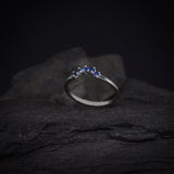 Media churumbela con zafiros naturales elaborado en oro blanco de 14k