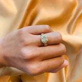 Anillo de compromiso con diamante natural central de .40ct corte princesa con certificación GIA y .45ct de diamantes naturales laterales elaborado en oro amarillo de 14k
