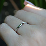 Anillo de compromiso con diamante natural de .03ct elaborado en oro combinado de 14 kilates