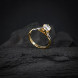 Anillo de compromiso con moissanita de 1.0ct corte brillante con certificado GRA realizado en oro amarillo y blanco de 14k