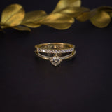 Anillo de compromiso con diamante natural central de .40ct corte brillante con certificación GIA y 13 diamantes naturales laterales elaborado en oro amarillo de 14k