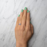 Anillo de compromiso con zafiro natural corte gota y cristales elaborado en plata .930