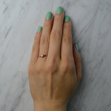 Anillo elaborado en oro rosa de 14k con diamante natural central de .03ct