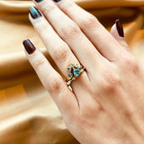 Anillo de compromiso con topacio natural central corte corazón, 4 topacios y 6 diamantes naturales elaborado en oro amarillo de 14k