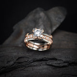 Anillo de compromiso con diamante de laboratorio de .50ct corte brillante con certificado IGI y 10 diamantes de laboratorio elaborado en oro rosa y blanco de 14k