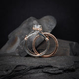 Anillo de compromiso con diamante de laboratorio de .50ct corte brillante con certificado IGI y 10 diamantes de laboratorio elaborado en oro rosa y blanco de 14k