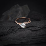 Anillo de compromiso con moissanita de 1.0ct corte brillante con certificado GRA y 18 diamantes naturales laterales elaborado en oro rosa de 14k