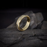 Argolla de matrimonio maciza de 5mm elaborada en oro amarillo y blanco de 18k