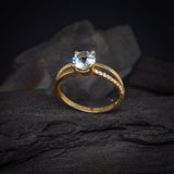 Anillo de compromiso con topacio natural de 1.0ct corte brillante y 20 diamantes naturales laterales elaborado en oro amarillo de 14k