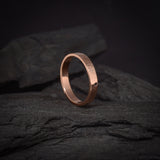 Argolla de matrimonio maciza de 3mm elaborada en oro rosa de 18k